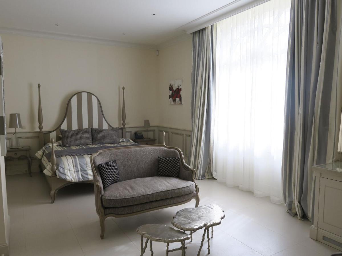 Chateau La Rose Perriere Lussac  Room photo