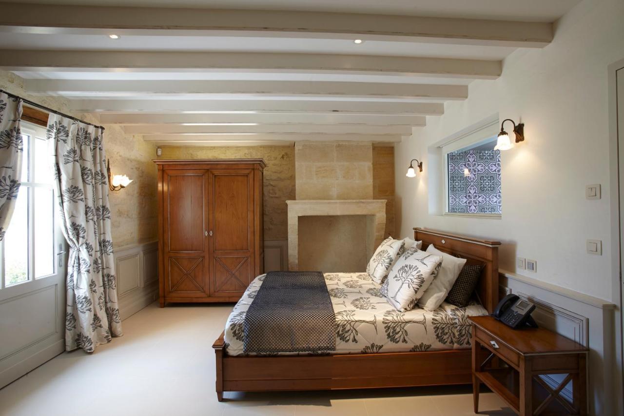 Chateau La Rose Perriere Lussac  Room photo